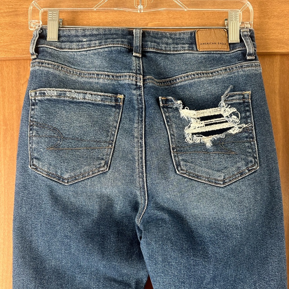 American Eagle Distressed Mom Jeans size 2 - Picture 6 of 14